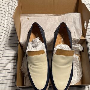 Vionic women’s Kensley  Classic Navy and Cream Loafers